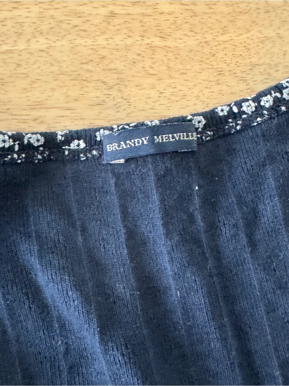 Brandy Melville Black Mini Daisy Button-Front Crop Top - Picture 4 of 4